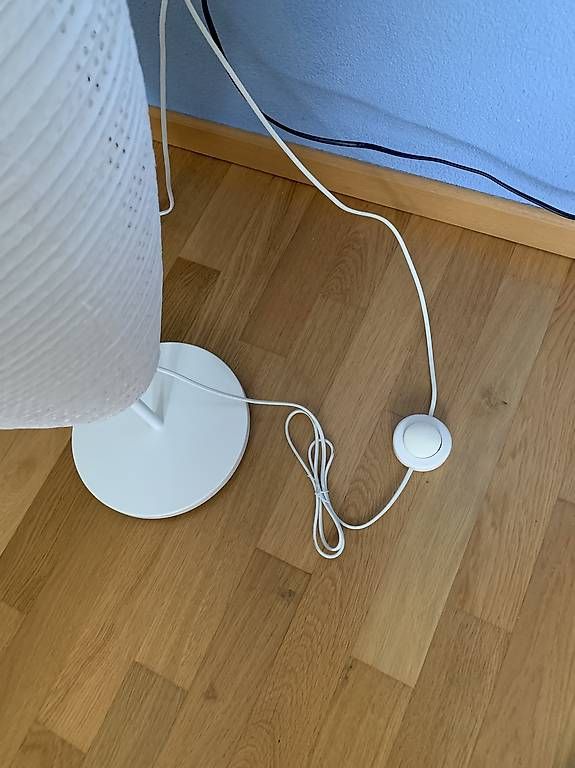 Lampes: Vendo Lampada da terra Ikea – D'occasion à Cugnasco par sal_8sf7 1