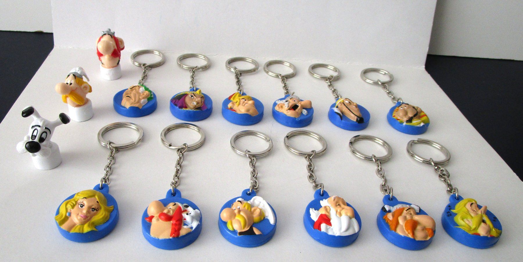 Portachiavi: ASTÉRIX 12 PORTE CLÉ & 3 EMBOUTS POUR CRAYON – Nuovo (secondo la descrizione) da Chêne-Bourg venduto da breno56