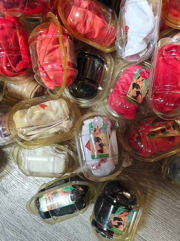 Sonstige Unterwäsche: 156 Paar Stringunterwäsche – Neu und originalverpackt aus Bätterkinden von Elefantenzoo 1