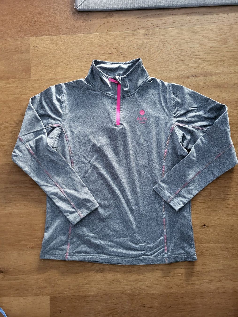 46 Nord Maglioni & Felpe: 46N Pullover, Grau mit pinken Details, Gr. 164 – Usato da Rünenberg venduto da Bille77