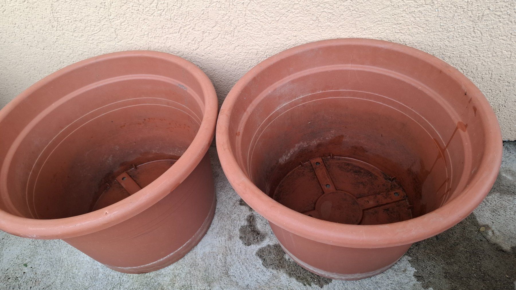 Blumentöpfe: Cilindro terra kunststoff Blumentopf set. Je. 40l. – Neu (gemäss Beschreibung) aus Rotkreuz von keerthdi 2