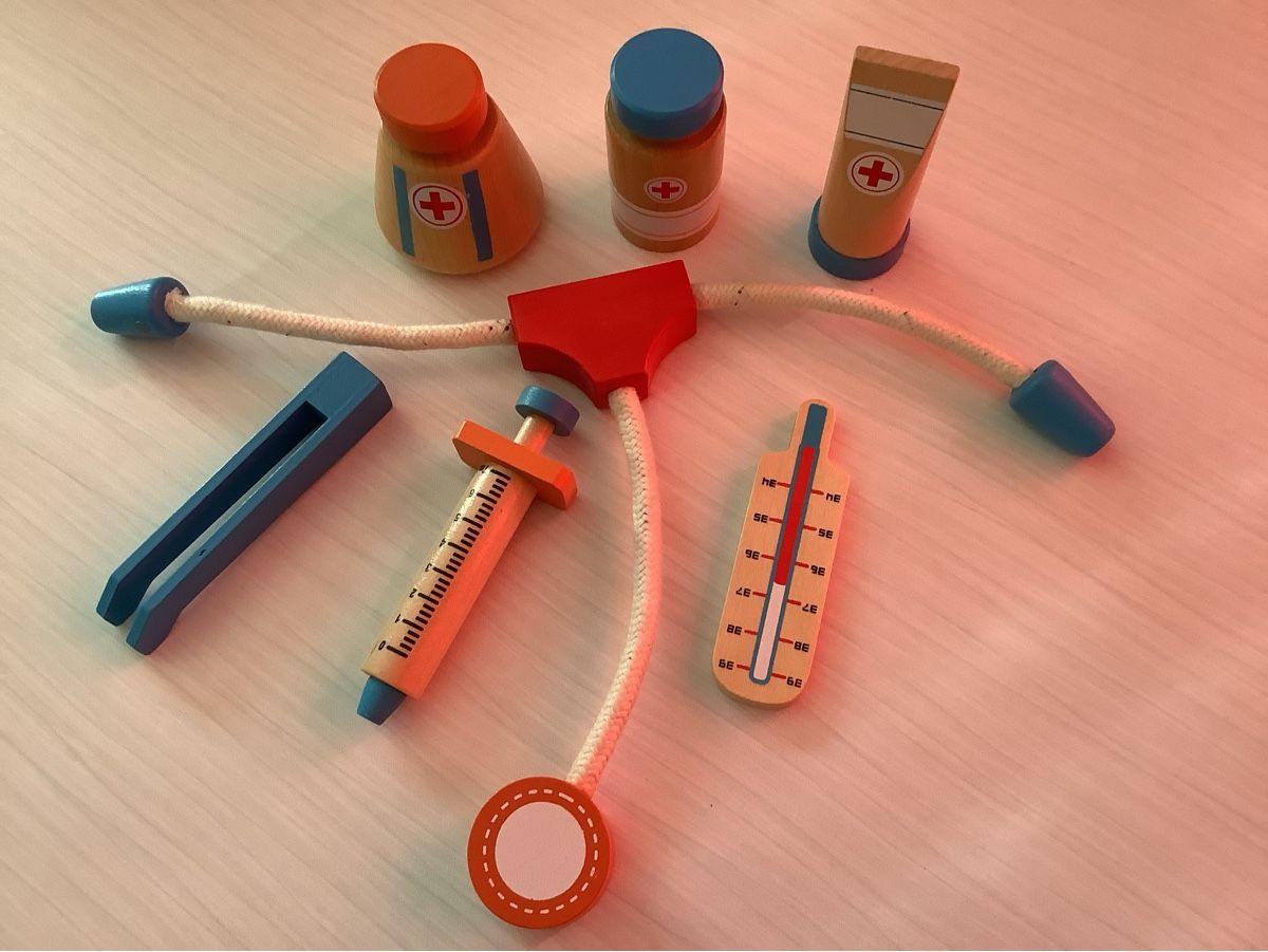 Jouets: Kinder Arztkoffer – D'occasion à Lichtensteig par Buemo 2