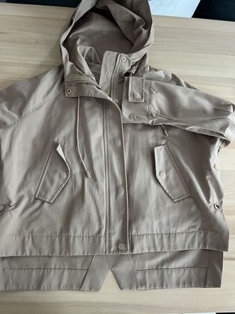 Leichte Jacke beige Damen Grösse M Kapuze neuwertig