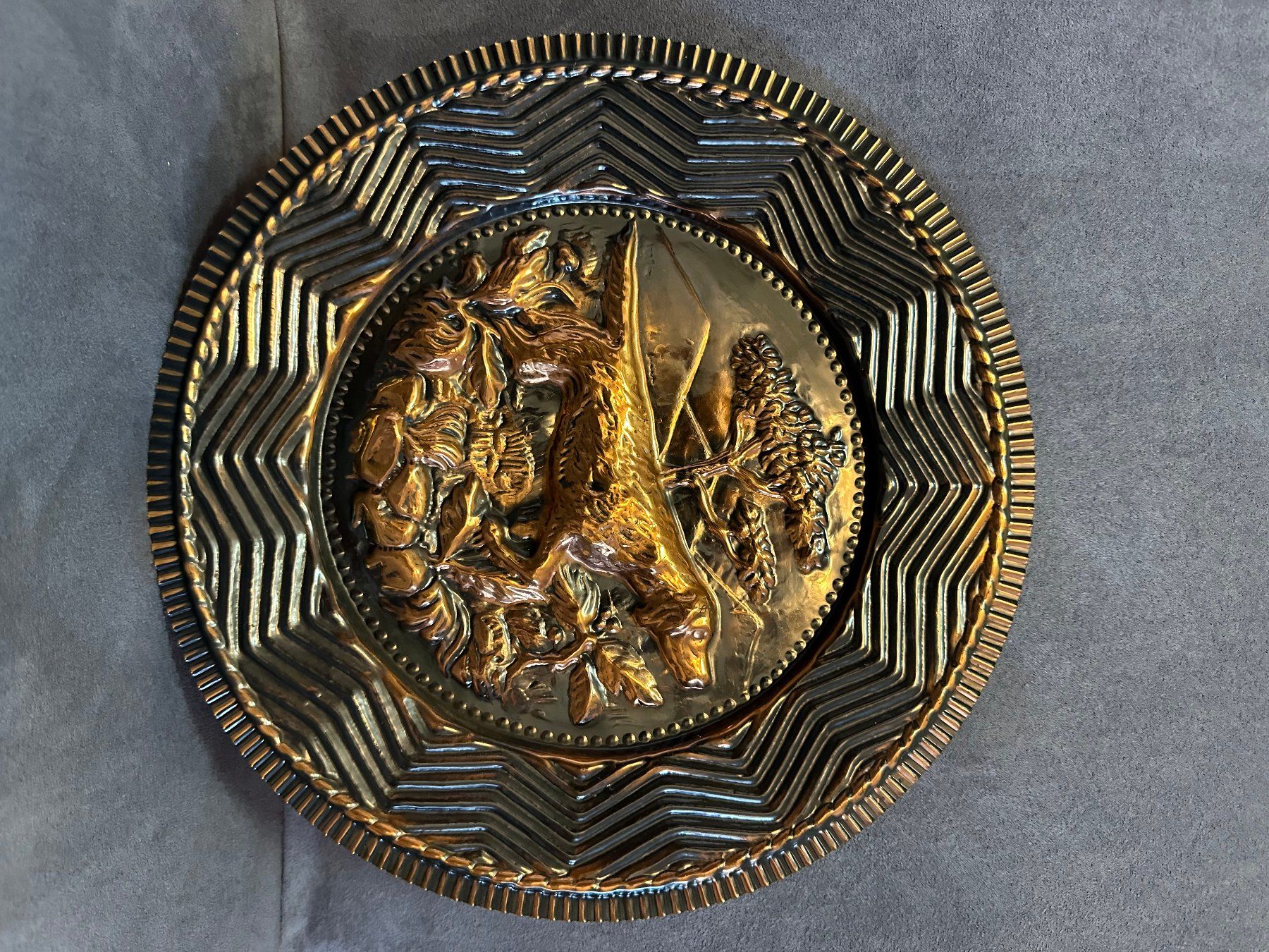 Tutte le decorazioni: Belle assiette décorative en métal – Usato da Russin venduto da applenic