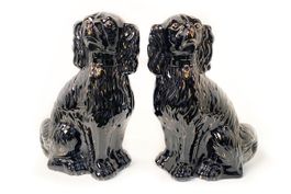Kaminhunde, Puffhunde, Kapitänshunde aus Porzellan, schwarz