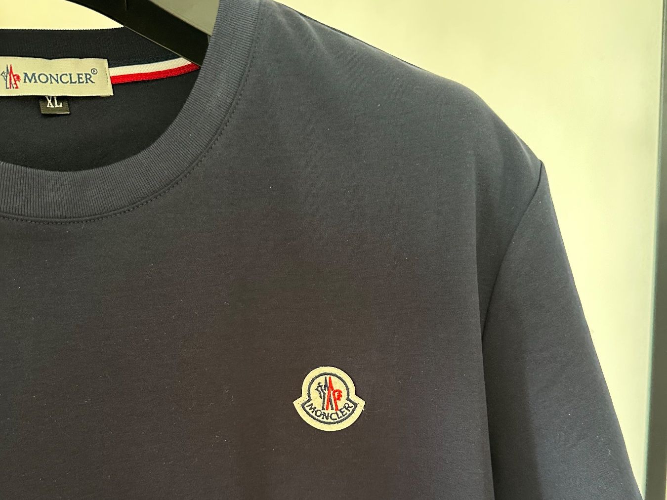 Moncler T-shirt: Moncler T-Shirt – Nuovo (secondo la descrizione) da Altdorf UR venduto da tigerofsweden1 4