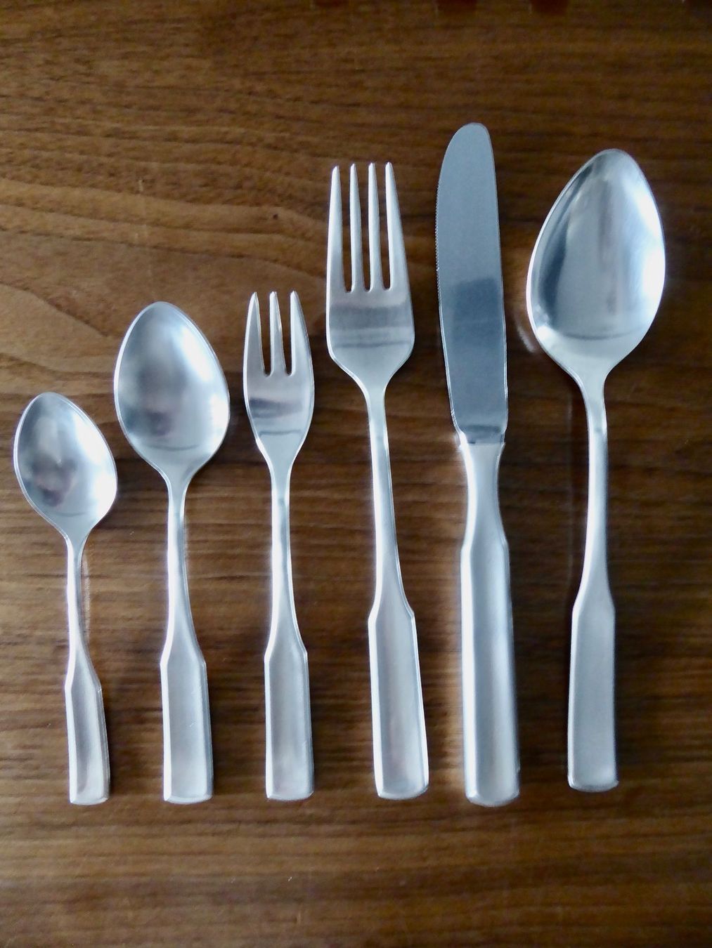 Bestecksets: Unbenutztes 75 -teiliges modernes Silber-Besteck – Neu (gemäss Beschreibung) aus Elsau von Gigelix 1