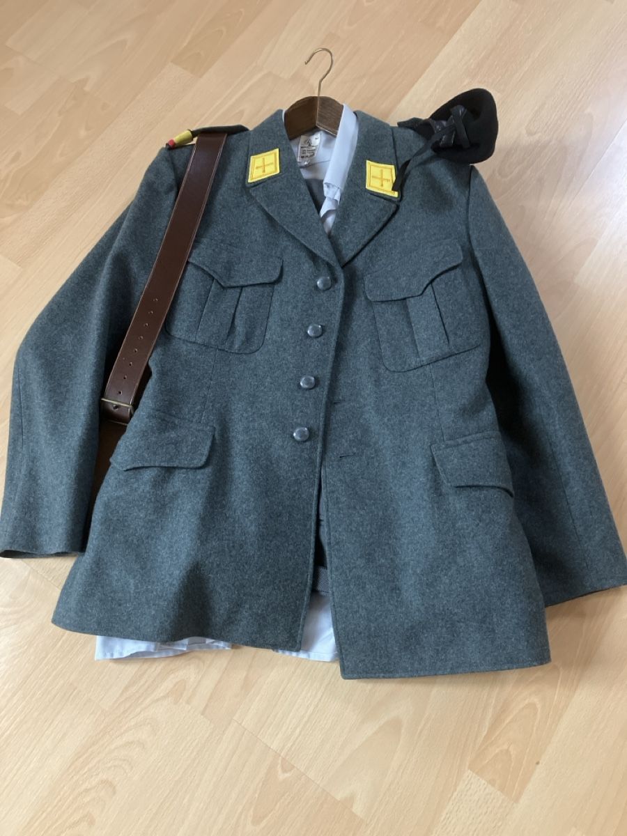 Schweizer Armee Uniformen: Schweizer Armeeuniform – Gebraucht aus Goldach von tom_b7by