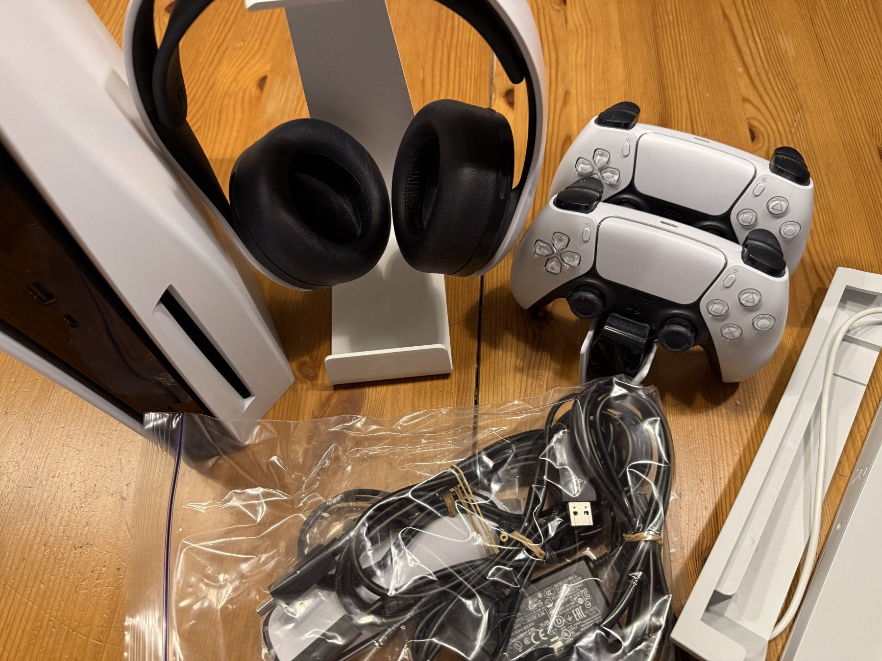 Sony Console: PS5 Konsole (Discedition) mit Zubehör – Usato da Seedorf BE venduto da Tostone