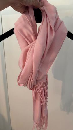 Schal in Rosa mit Fransen, einfarbig, guter Zustand