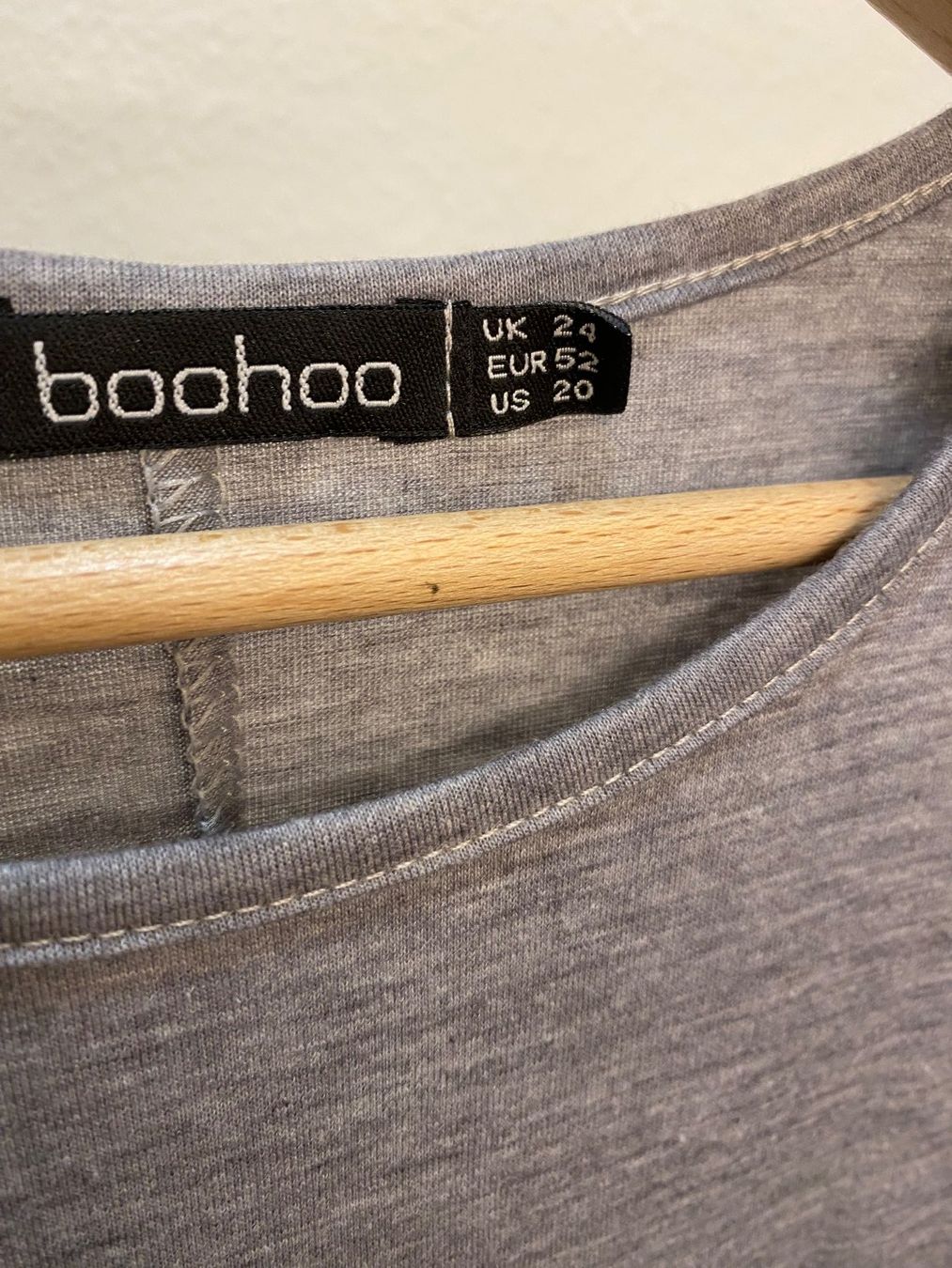 Boohoo Vestiti: Kleid mit Cut Out an Schultern grau Gr. 52 – Usato da Pratteln venduto da a23_j2gs 3