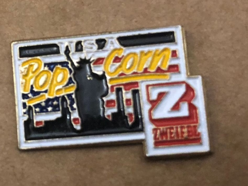 Placchette & Badge: Vends Pins Pop Corn de Zweifel – Usato da Corpataux venduto da pfi_27t6