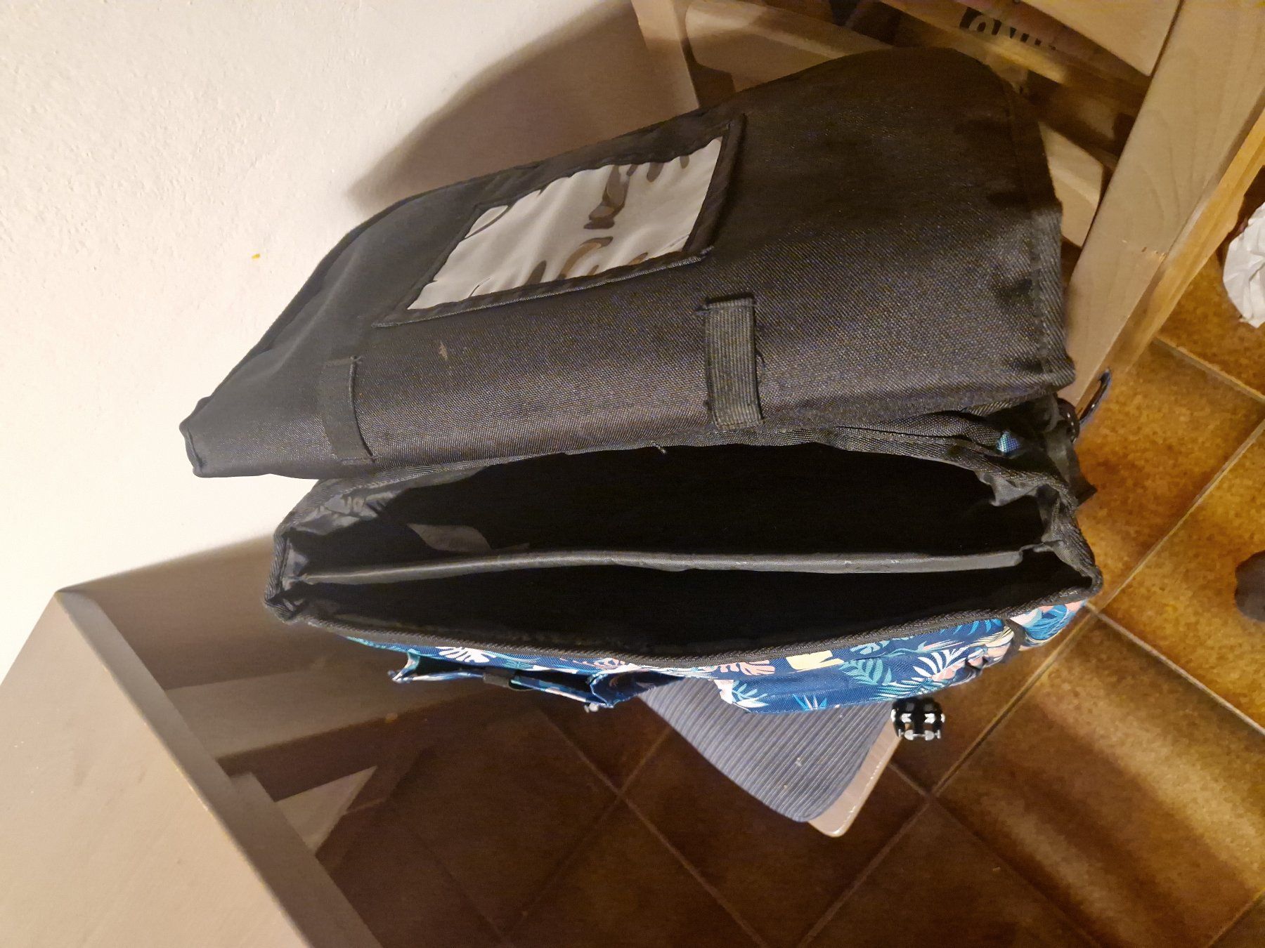 Rip Curl Zaini: Cartable Rip Curl imprimé floral bleu – Usato da Petit-Lancy venduto da CristianPabloRivier 3