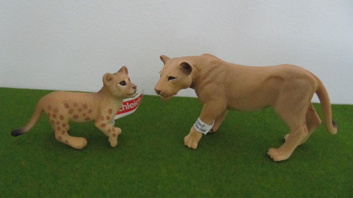 Spielzeuge: Schleich Löwenmutter mit Jungtier, neuwertig – Neu (gemäss Beschreibung) aus Brunnen von Kiwiland1