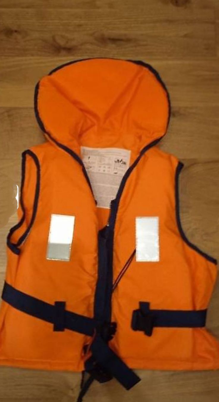 Schwimmwesten: Schwimmweste 50 bis 70 kg – Gebraucht aus Dagmersellen von L.Ga.