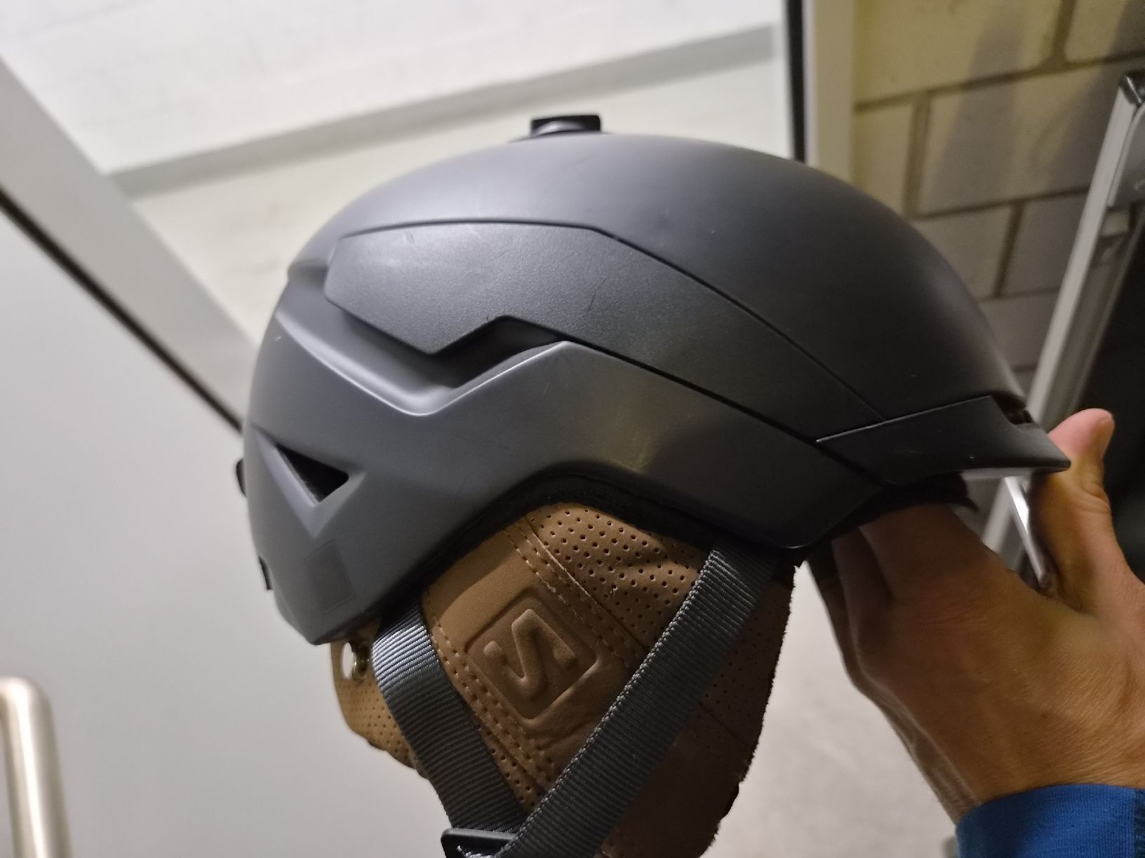 Salomon Caschi: Salomon Ski/Snowboard Helm – Usato da Dübendorf venduto da RoboAnd