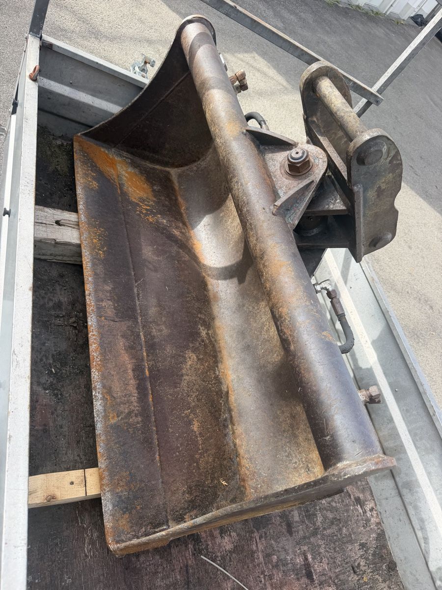 Escavatori: Schwenklöffel mit Zylinder – Usato da möhlin venduto da platzsimo 9