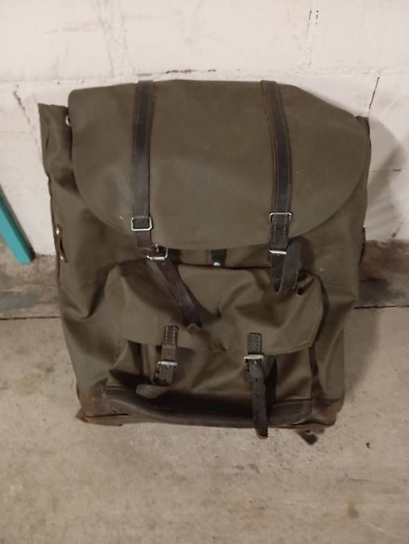 Schweizer Armee Rucksäcke: Sac militaire Suisse – Gebraucht aus Lausanne von chirashis