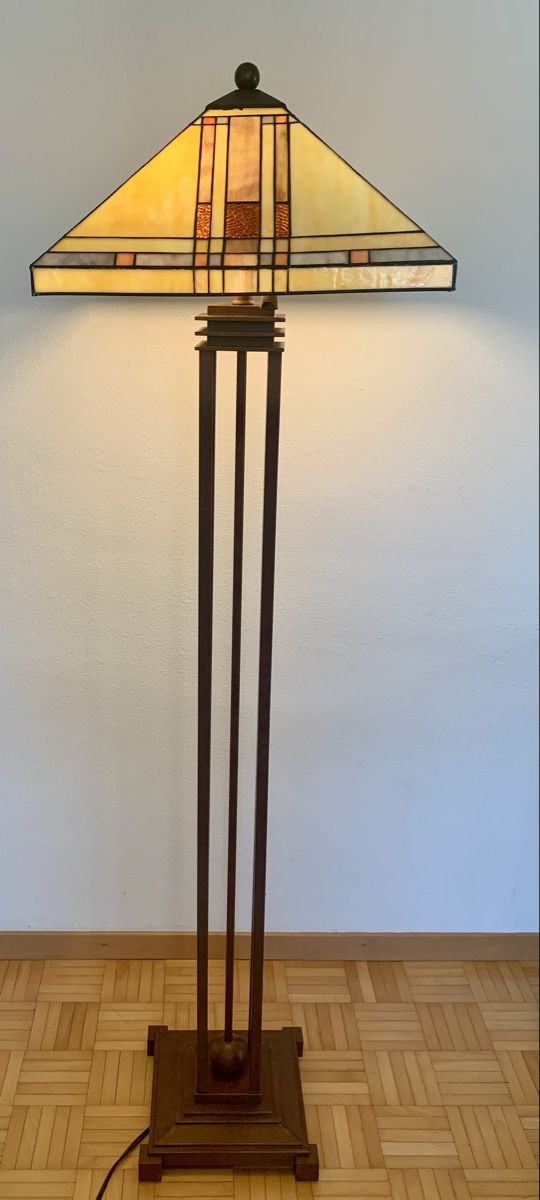 Tiffany & Co. Lampade: Stehlampe im MISSION -STIL . – Usato da Obfelden venduto da montes50