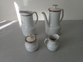 2 Kannen 1 Zuckerdose 1 Rahmkännchen