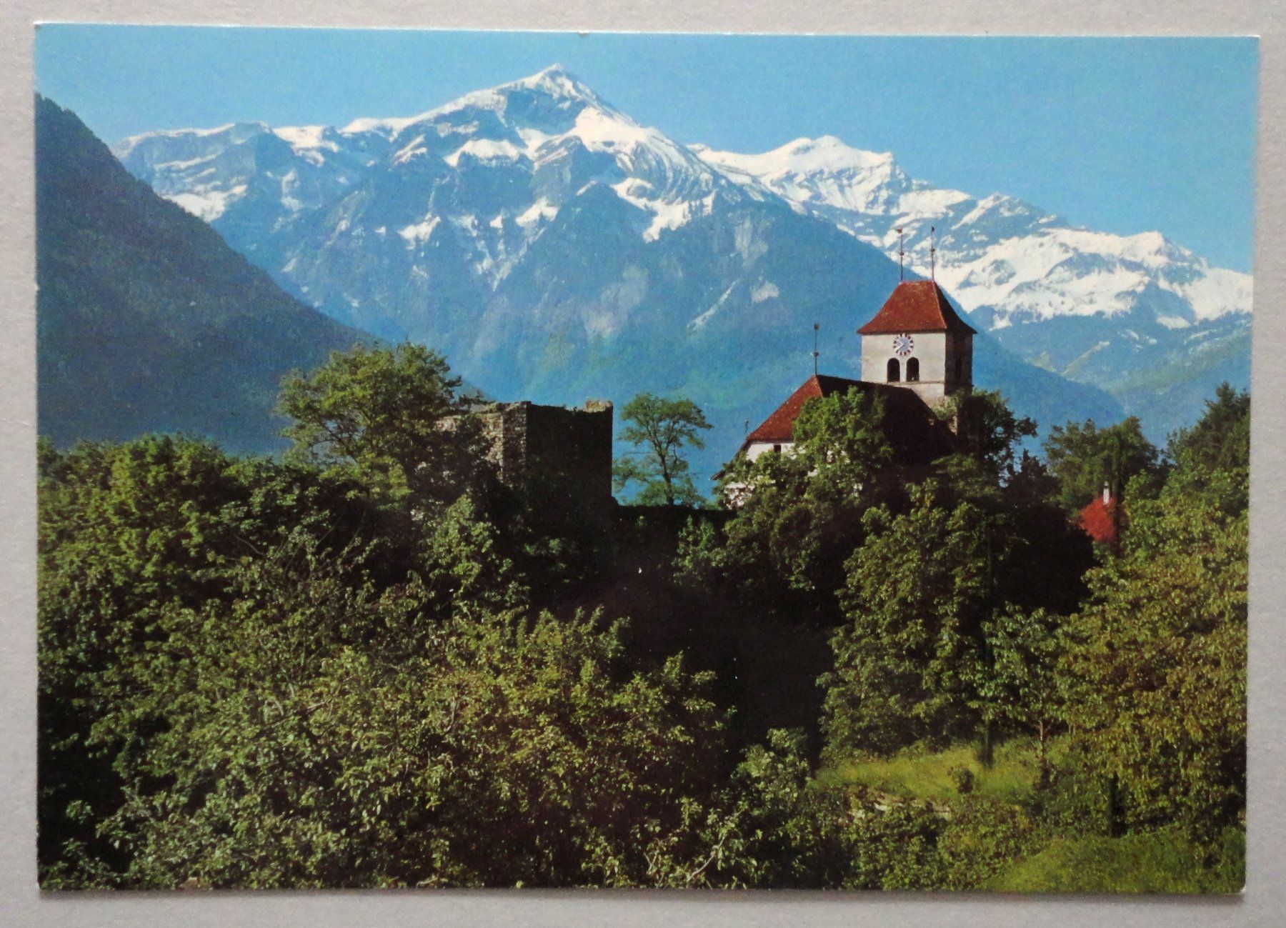 Cartoline postali: Ringgenberg, Kirche mit Sulegg und Schwalmen – Usato da Fétigny venduto da Billy2miny