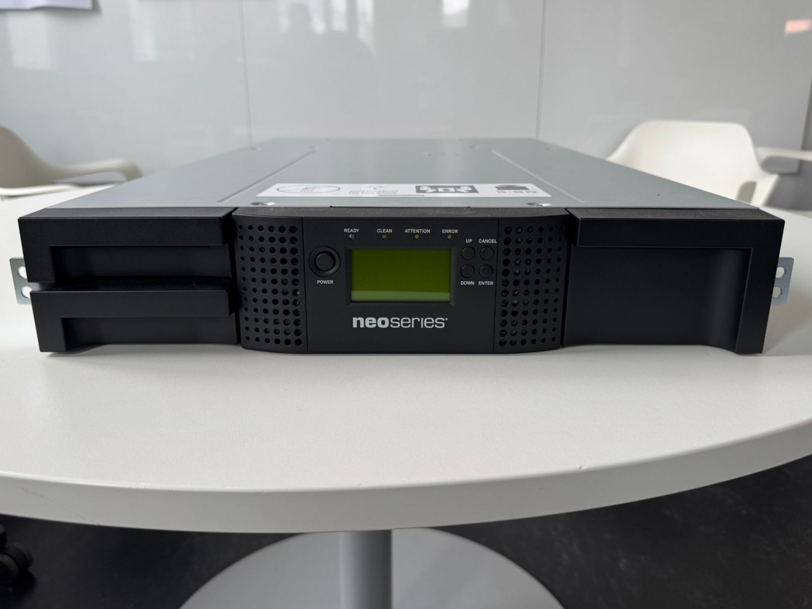 Server: NEOseries LTO-5 SAS Tape Library, Rackmount – Usato da Olten venduto da VJii-Productions
