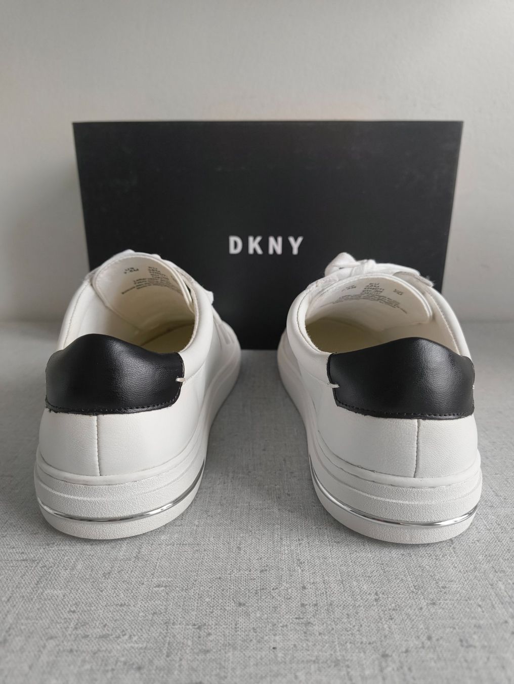 DKNY Scarpe da donna: DKNY Sneaker, weiss, Gr. 41 – Nuovo e nell'imballaggio originale da Uitikon Waldegg venduto da PJLS1 3