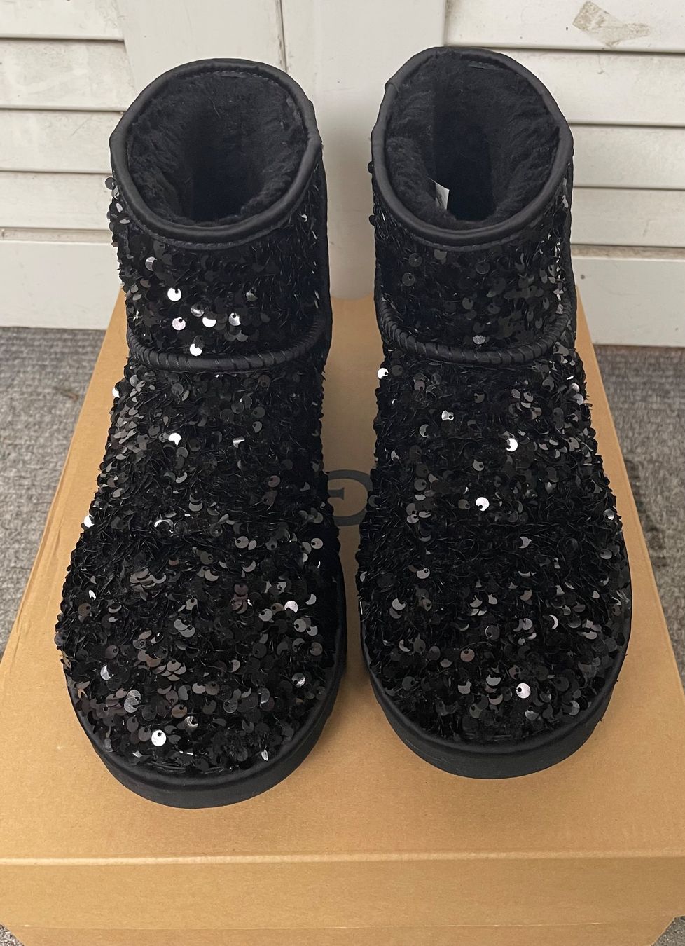 Ugg Damenschuhe: Wintertraum, UGG Classic mini Chunky Sequin Boots Gr.41 – Neu (gemäss Beschreibung) aus Basel von Tashina