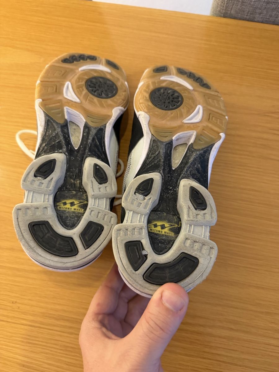 Mizuno Herrenschuhe: Mizuno Schuhe Gr. 42 – Gebraucht aus Sursee von cera01 4