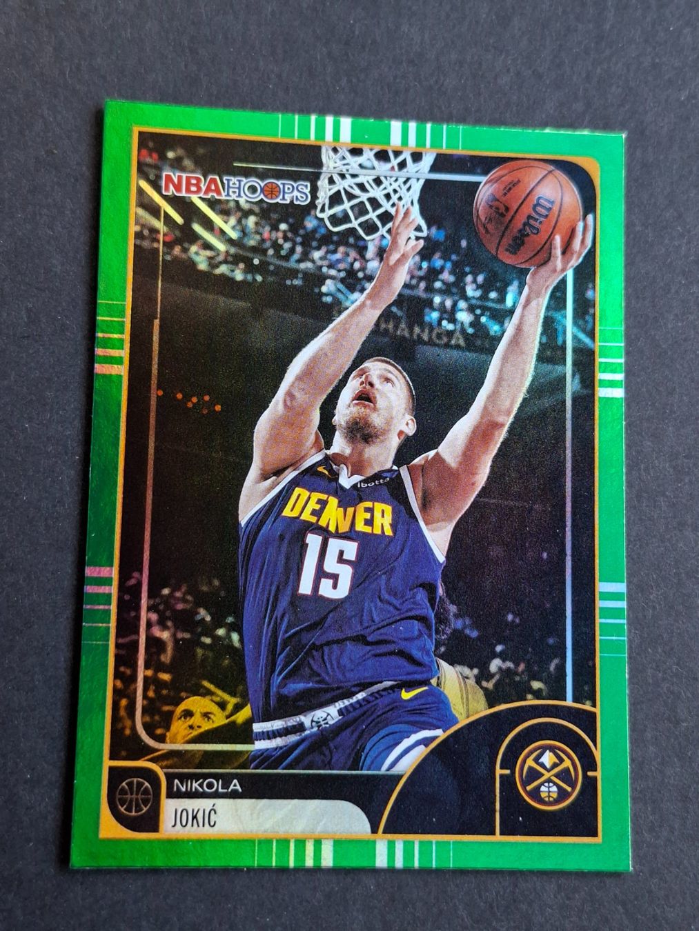 Nba Carte collezionabili: Nikola Jokic Green Parallel Hoops 25-26 – Usato da Olten venduto da cweb