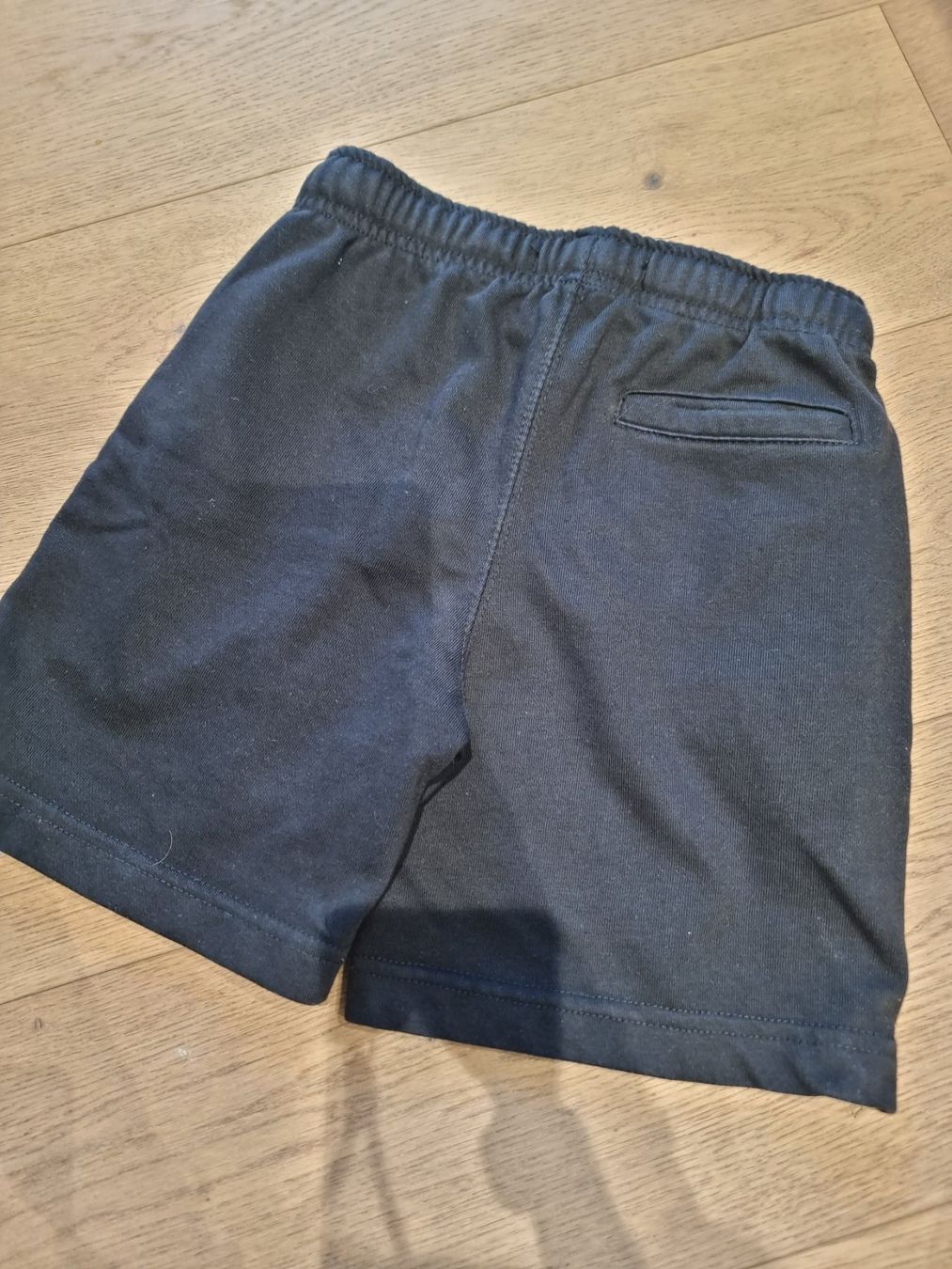 Zara Pantaloni: Zara Shorts, 128 – Usato da Buttikon SZ venduto da Limo180 1