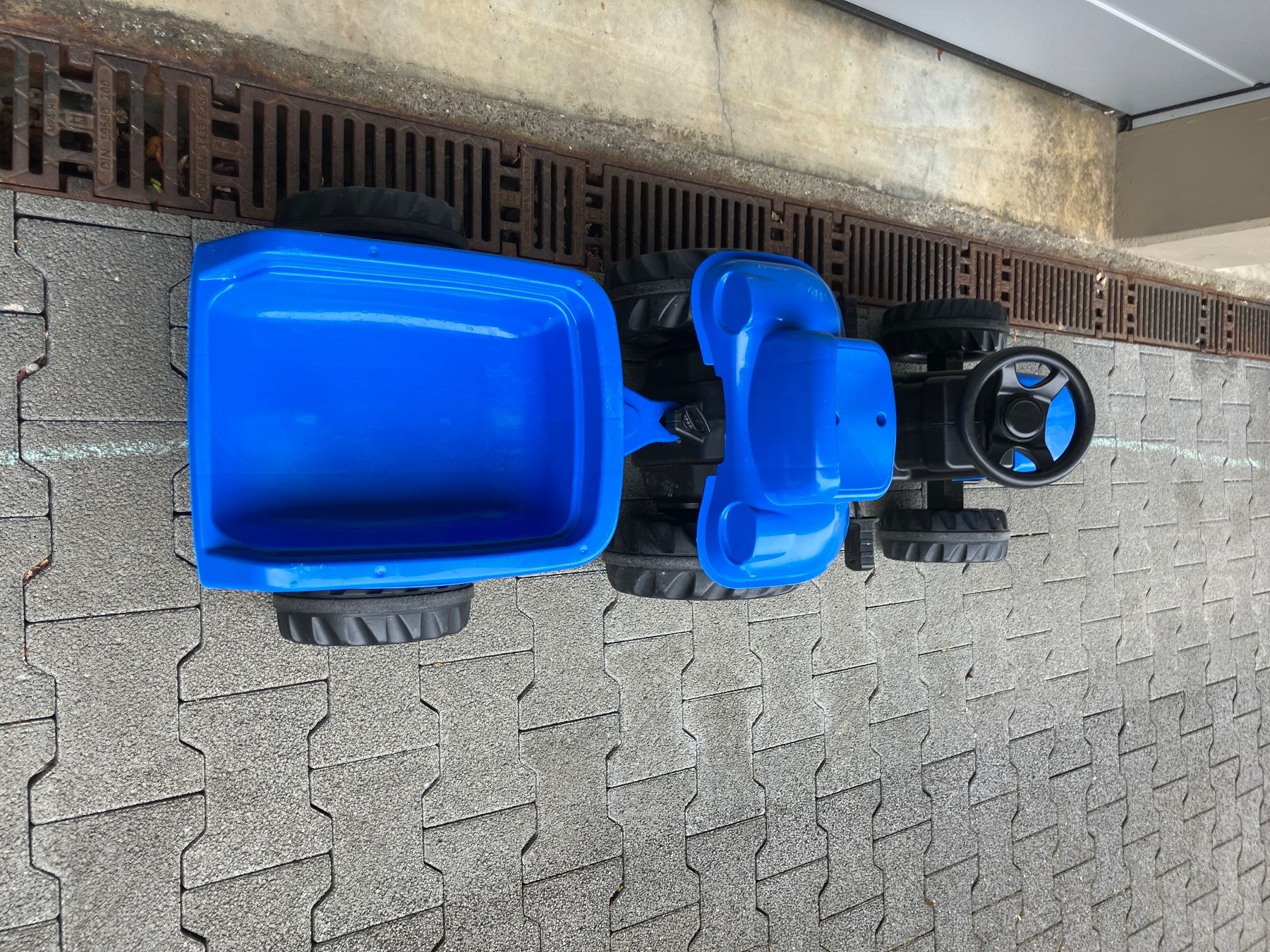 New Holland Veicoli per bambini: Spielzeug-Traktor mit Anhänger – Usato da Sempach Station venduto da Pipopipo 2