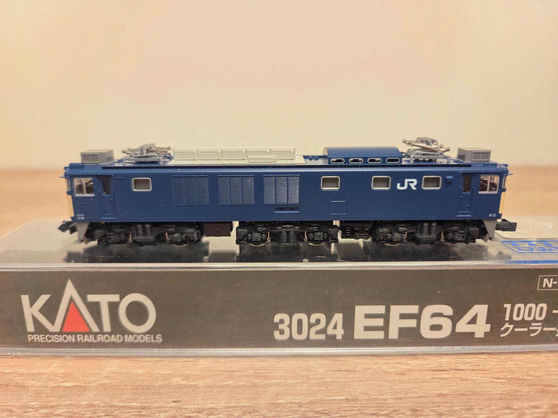 Kato Modellini di ferrovie: Kato N 3024 E-Lok EF64 J.N.R – Nuovo e nell'imballaggio originale da St-Aubin-Sauges venduto da Lo_Go 1