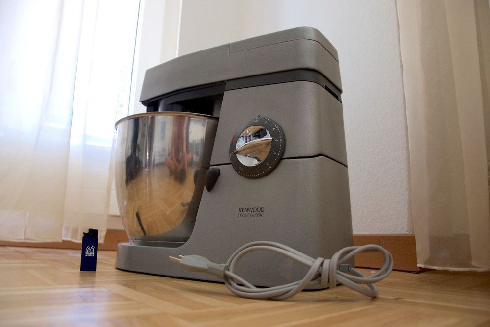 Piedistallo/base In Metallo Per Impastatrice Kenwood Major KM020 &ndash; Ricambio Originale Argento