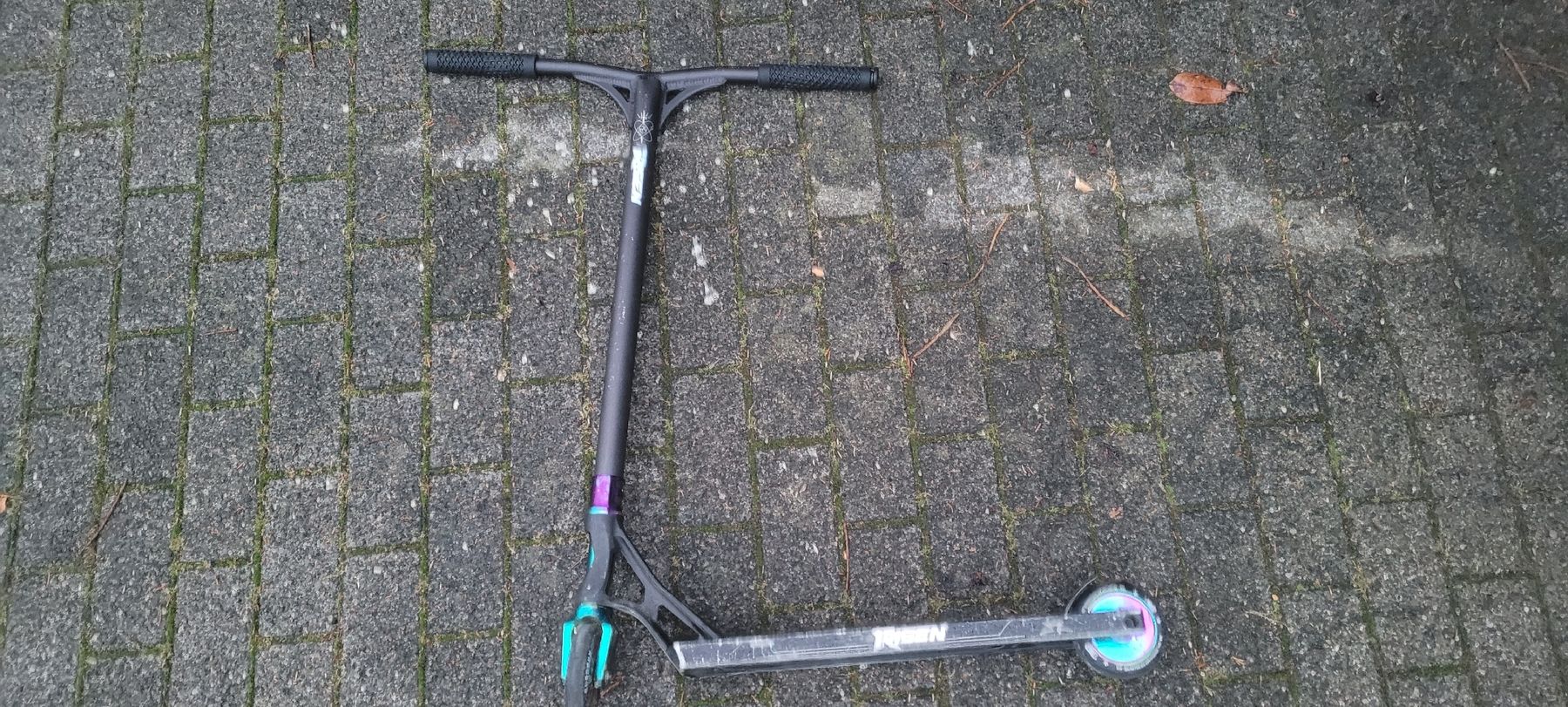 Kickboard: AO Quadrum 2 schwarz/Neochrome – Usato da Huttwil venduto da der.egli_ 1