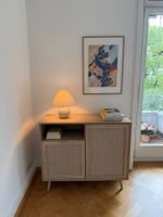 Kommode Holzoptik mit Rattan-Türen