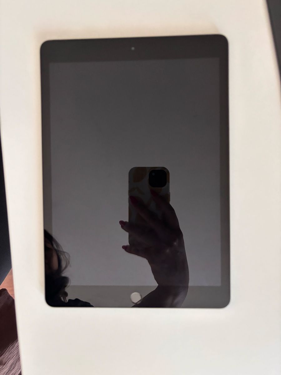 Apple Tablet PC: Apple iPad 7. Generation 32 GB gebraucht silber – Usato da Nänikon venduto da Caro8989 1
