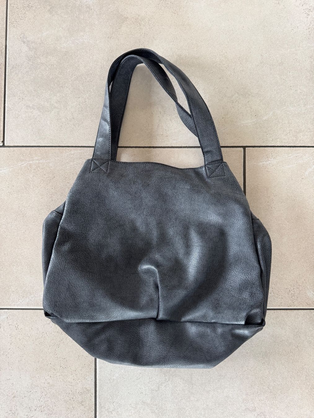 Armani Borse da donna: Armani Jeans Handtasche grau Kunstleder – Usato da Teufen AR venduto da chi_h55m 1