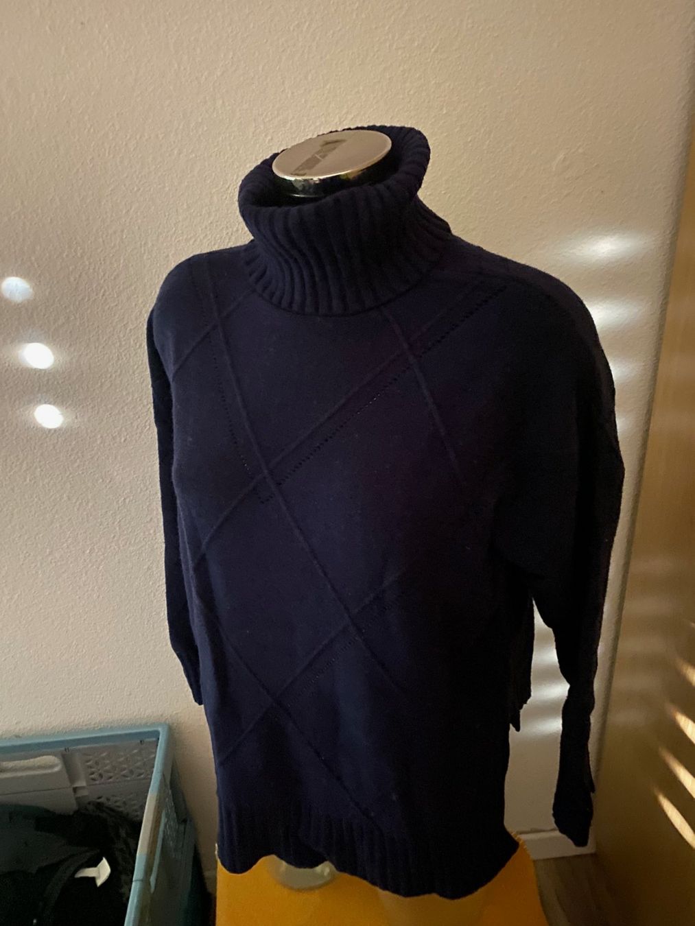 Pullover & Sweatshirts: Rollkragen-Pullover dunkelblau Grösse M – Gebraucht aus Allenwinden von Obalu 1