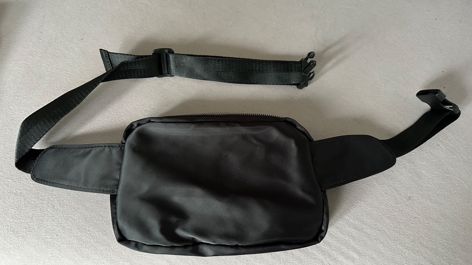 Sacs femmes: Schwarze Bauchtasche Ginatricot – Neuf avec emballage d'origine à Zürich par Rammis 3