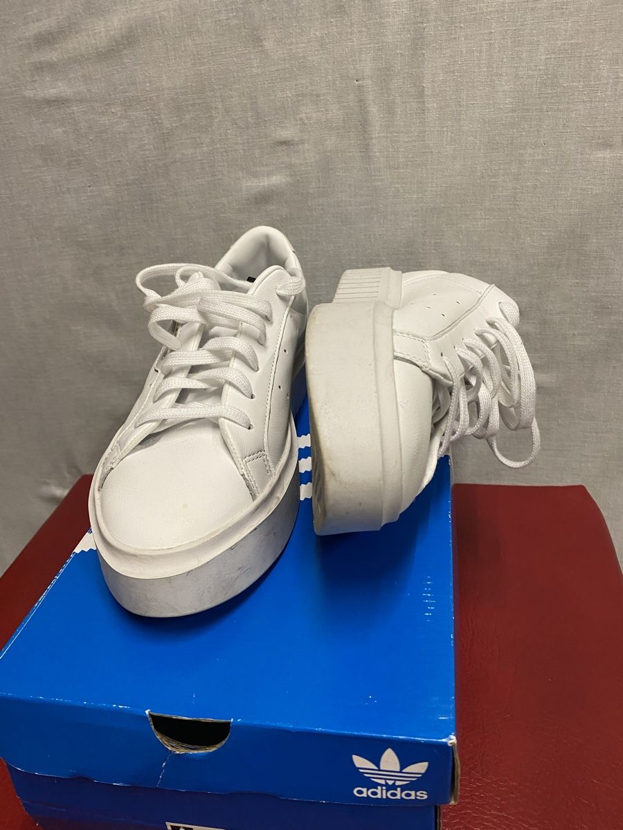 Adidas Scarpe da donna: Adidas Sleek, 41 1/3 – Nuovo (secondo la descrizione) da Schönenwerd venduto da Jovanotti99 1