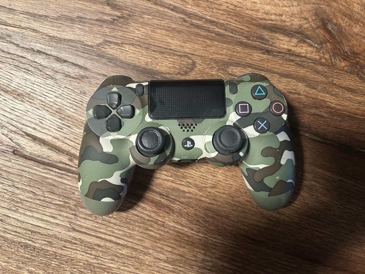 Sony Consoles: PS4 Pro 1TB – D'occasion à Rudolfstetten par mel_q6mh 2
