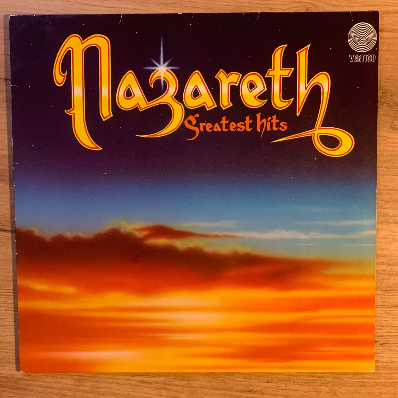 Dischi in vinile: NAZARETH - GREATEST HITS...COMPIL GER...VG+/VG+ – Usato da Gals venduto da Diskopat