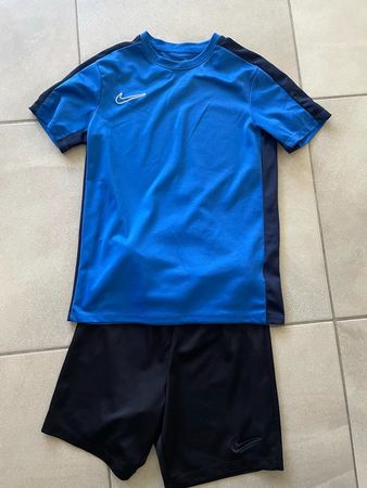 Vêtements de sport Nike pour enfant 9-11 ans