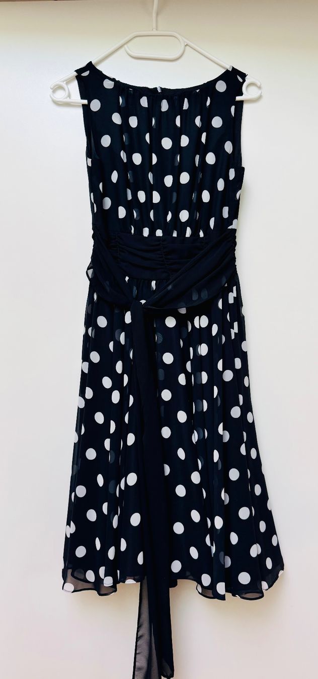 Vestiti: Swing Sommerkleid mit Polkadots Grösse 34 – Nuovo (secondo la descrizione) da Schüpbach venduto da 2ndHandRose