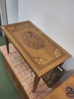Couchtisch hangemacht mit Verzierungen