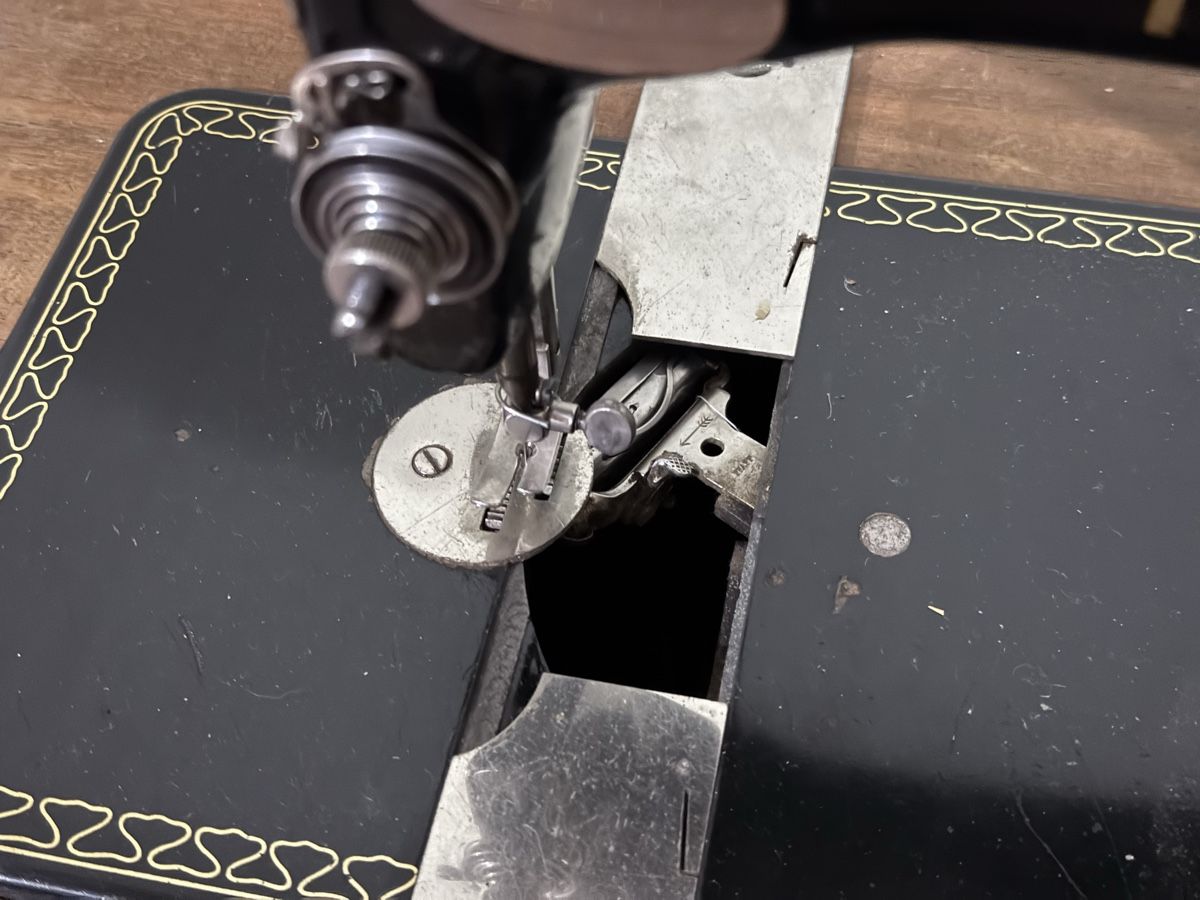 Pfaff Macchine da cucire: Ancienne machine à coudre pfaff – Usato da Sierre venduto da OCNL 2