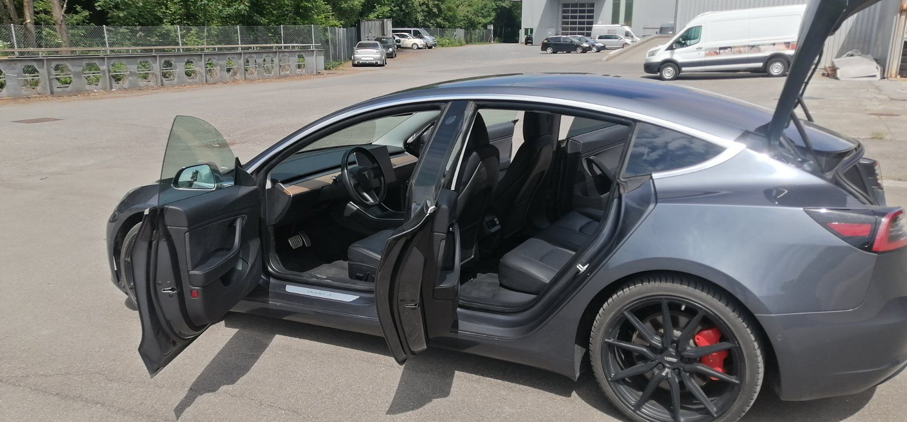 Tesla Autos: Tesla Model 3 Performance - FSD, zweifach bereift, Extras – Gebraucht aus Cham von SULZER01 5
