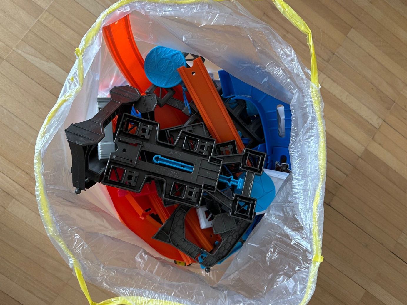 Hot Wheels Giocattoli: Hot Wheels Track Builder System von Mattel (1 Tüte Material) – Usato da Bern venduto da Xara_w 2