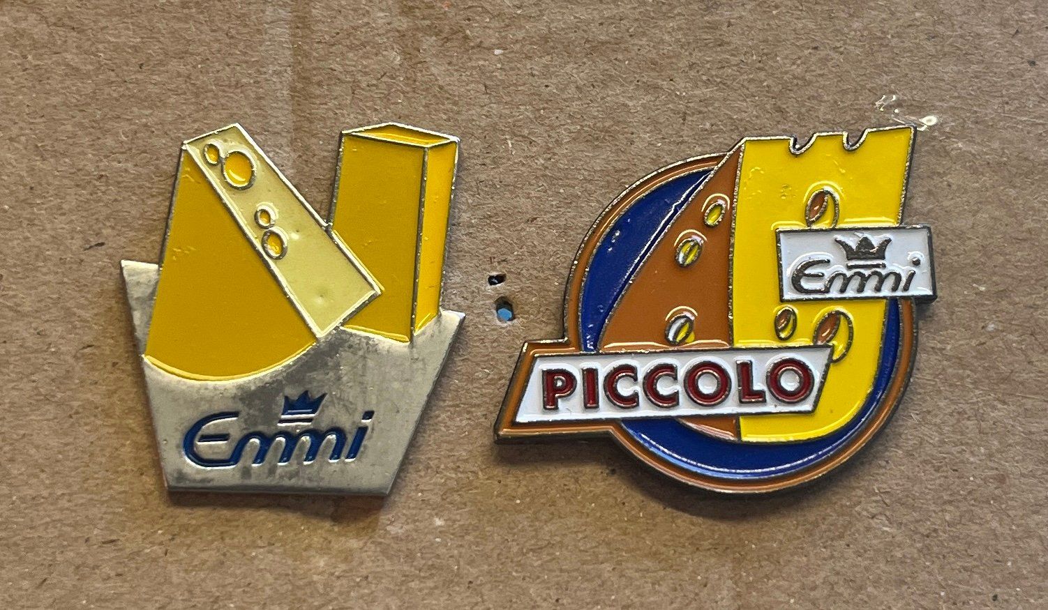 Emmi Placchette & Badge: 6 x EMMI, Pin – Usato da Obernau venduto da Wgnom 1